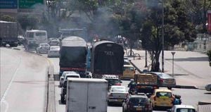La renovación de vehículos de carga que funcionan con diésel, es una de las alternativas para reducir la contaminación en Bogotá. Foto: Agencia Anadolu
