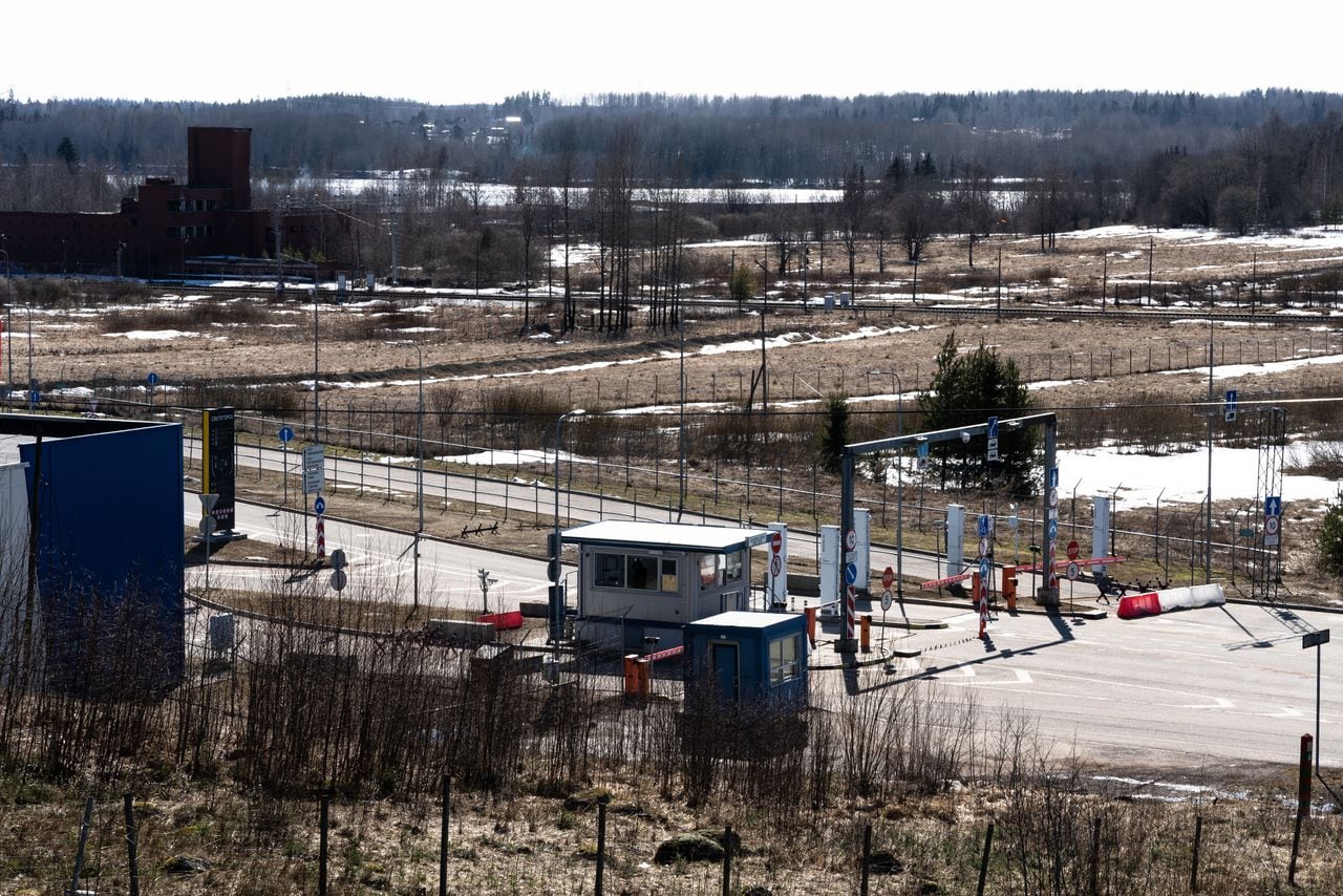Una vista del área fronteriza mientras continúan las obras de construcción en la frontera entre Finlandia y Rusia en Imatra, Finlandia, el 14 de abril de 2023.
