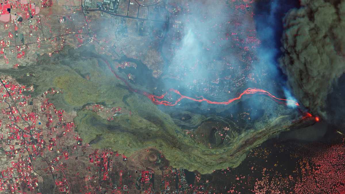 En esta foto satelital de Planet Labs Inc. se puede ver lava y ceniza de un volcán en la isla canaria de La Palma, España. (Planet Labs Inc. vía AP)