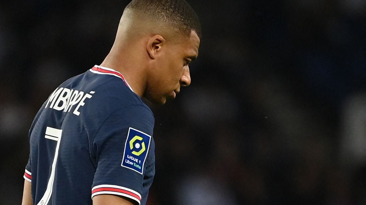 Paris Saint-Germain's French forward Kylian Mbappe reacts at the end of the French L1 football match between Paris-Saint Germain (PSG) and ES Troyes AC at The Parc des Princes Stadium in Paris on May 8, 2022. - The match ended 2-2. (Photo by FRANCK FIFE / AFP)