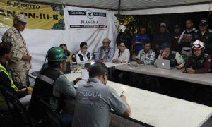 Trascurridas más de 48 horas desde la tragedia, aún no ha logrado ser rescatado ninguno de los mineros atrapados. Familiares guardan la esperanza de volver a verlos con vida.