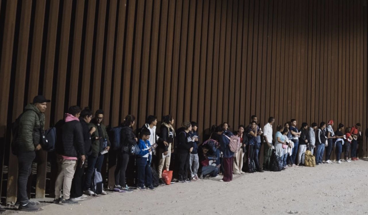 Son miles los migrantes que están tratando de entrar a Estados Unidos en los últimos días
