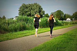 Correr a una velocidad baja es una de las actividades deportivas que puede brindarle grandes beneficios a su salud.