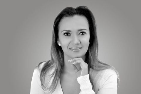 Alejandra Carvajal, columnista