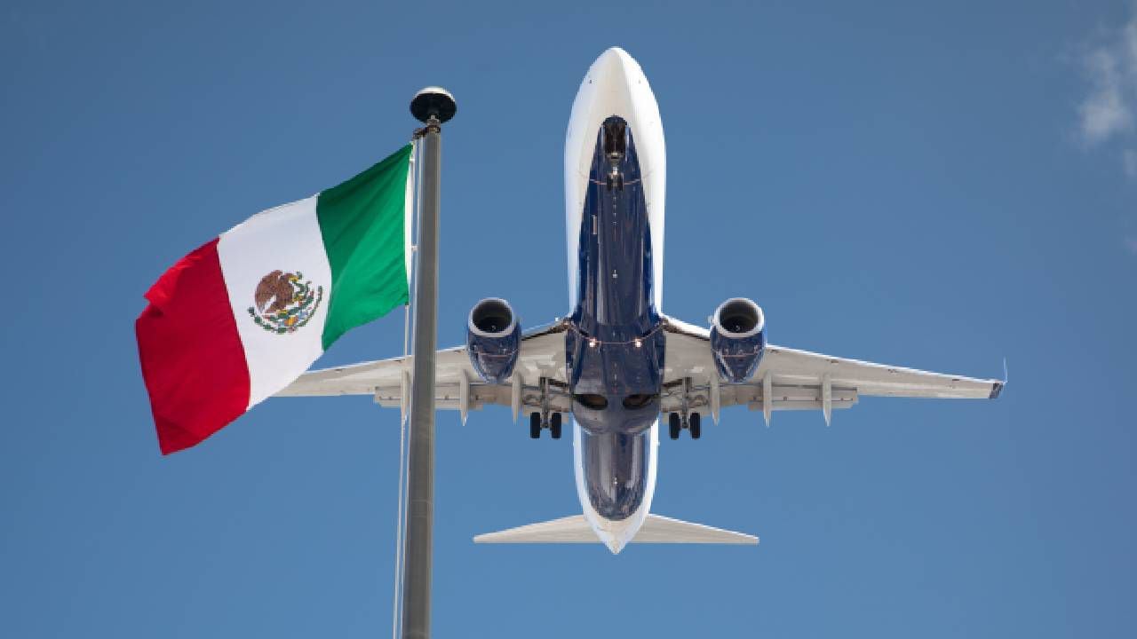 Polémica por rechazo a colombianos en aeropuertos de México.