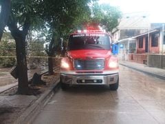 Bomberos de Soledad atendiendo emergencias.