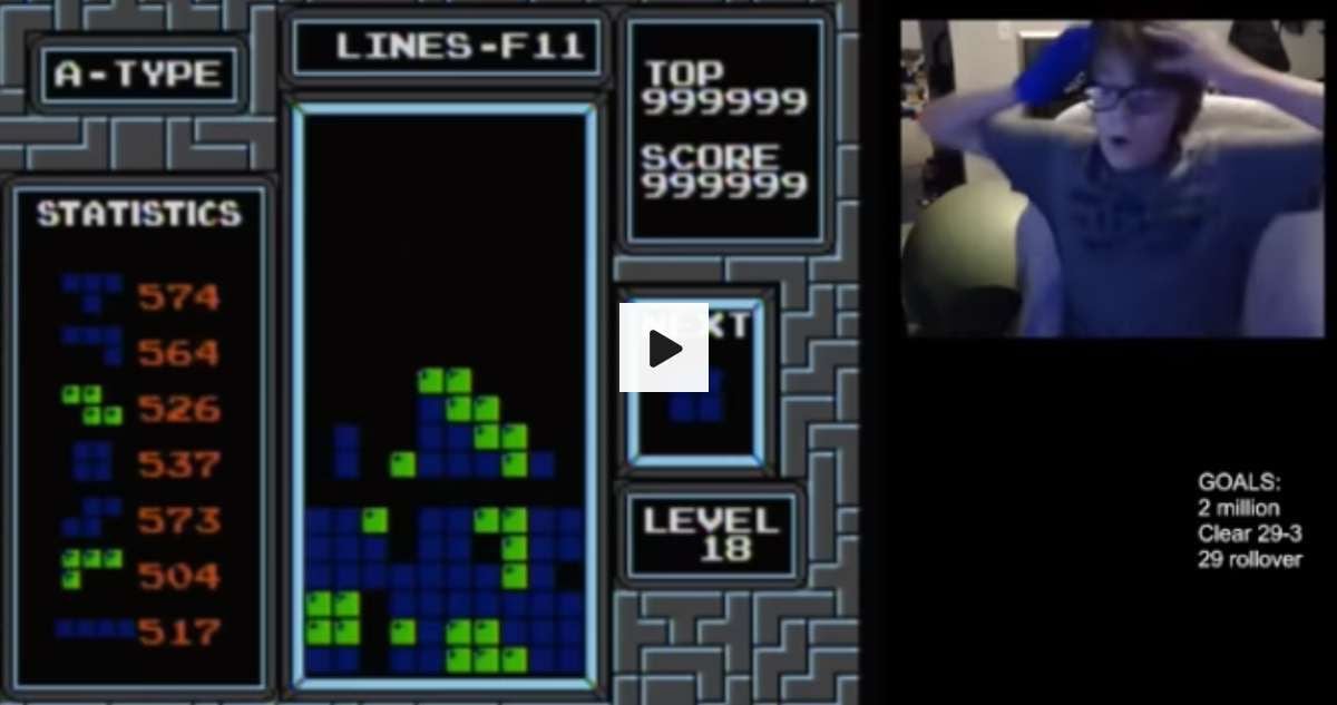 El niño de 13 años, conocido como Blue Scuti, logró superar el nivel final de Tetris.