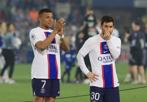 Messi y Mbappé celebrando el título de la Ligue 1