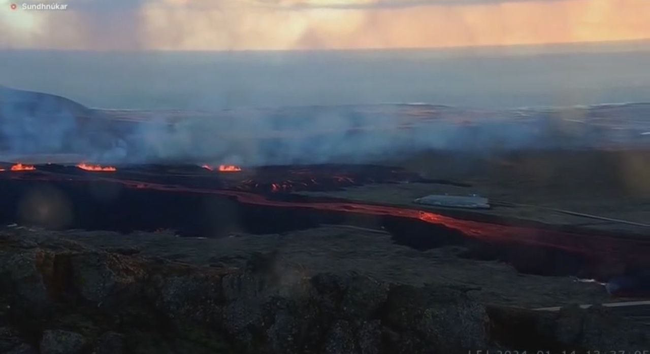 La lava se esparce por todo el territorio