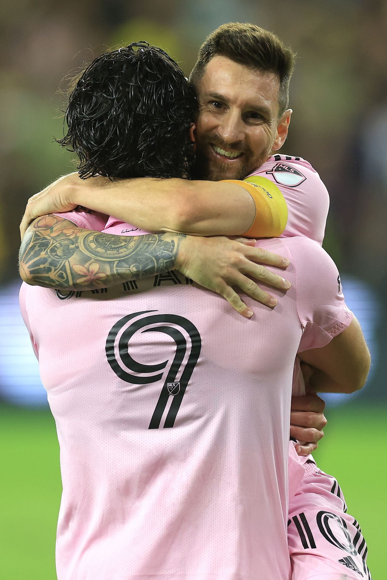 Lionel Messi celebrando un gol con Leonardo Campana en el Inter de Miami.