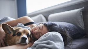 Estudio en Canadá identificó que la compañía de los perros puede disminuir los niveles de dolor. Foto: Getty images.