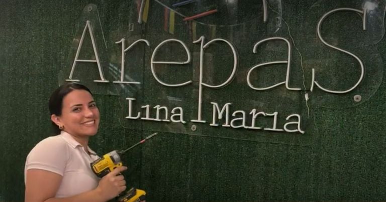 Lina María abrió hace cuatro meses su restaurante de arepas de California.