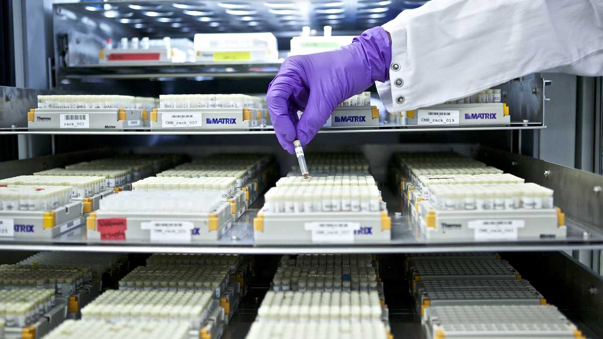 En Colombia, desde el 2019 el Invima empezó a estudiar y autorizar la viabilidad de medicamentos biosimilares.
