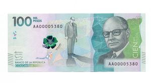 La imagen muestra una copia escaneada del anverso de un billete original de 100 mil pesos —cien mil pesos—, realizada el 8 de abril de 2016. Carlos Julio Martínez / SEMANA