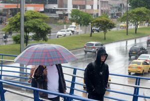 Cali pasada por lluvias durante el inicio de semana, con  un intenso aguacero amaneció la capital del Valle del Cauca,  desde las primeras horas del día