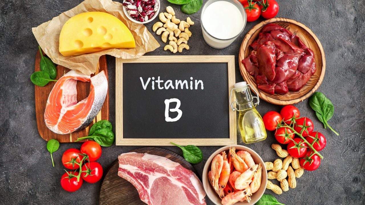 Las vitaminas B son solubles en agua, por lo que es poco probable que se consuma demasiado solo a través de la dieta o tomando un suplemento.