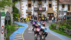 Imagen de la Vuelta al País Vasco este viernes 5 de abril.