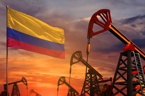 Foto de referencia sobre la bandera de Colombia y el petróleo