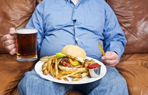 La obesidad y el sobrepeso son detonantes de diversos problemas de salud. Para reducir el colesterol es necesario comenzar a cambiar hábitos de vida.
