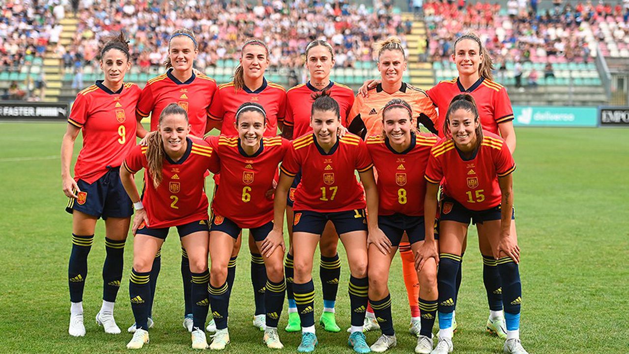 Alexia Putellas con la Selección española de fútbol femenino.