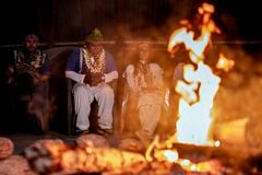 Colombianos y extranjeros que quieren aliviar malestares del cuerpo y el espíritu beben en un ritual la preparación hecha con plantas alucinógenas de la Amazonía. Algunas de ellas contienen Dimetiltriptamina (DMT), un compuesto psicoactivo natural, pero prohibido en la legislación mexicana por ser "susceptible" de un "uso indebido".