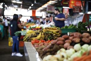Plazas de mercado de El Porvenir y Alameda no reportan escasez de alimentos.