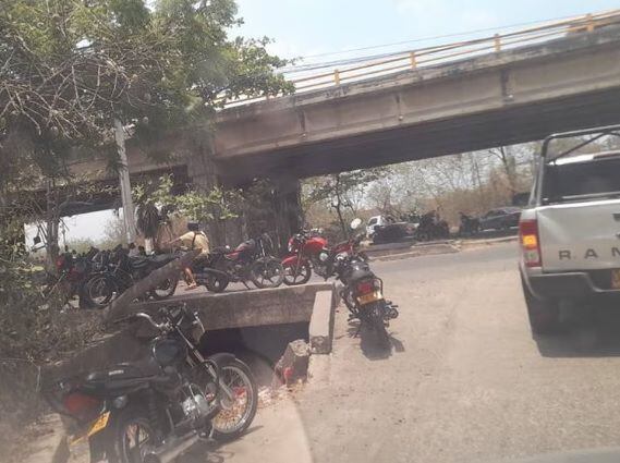 Trágico accidente: pasajera de mototaxi murió tras ser arrollada por una tractomula en Cartagena.