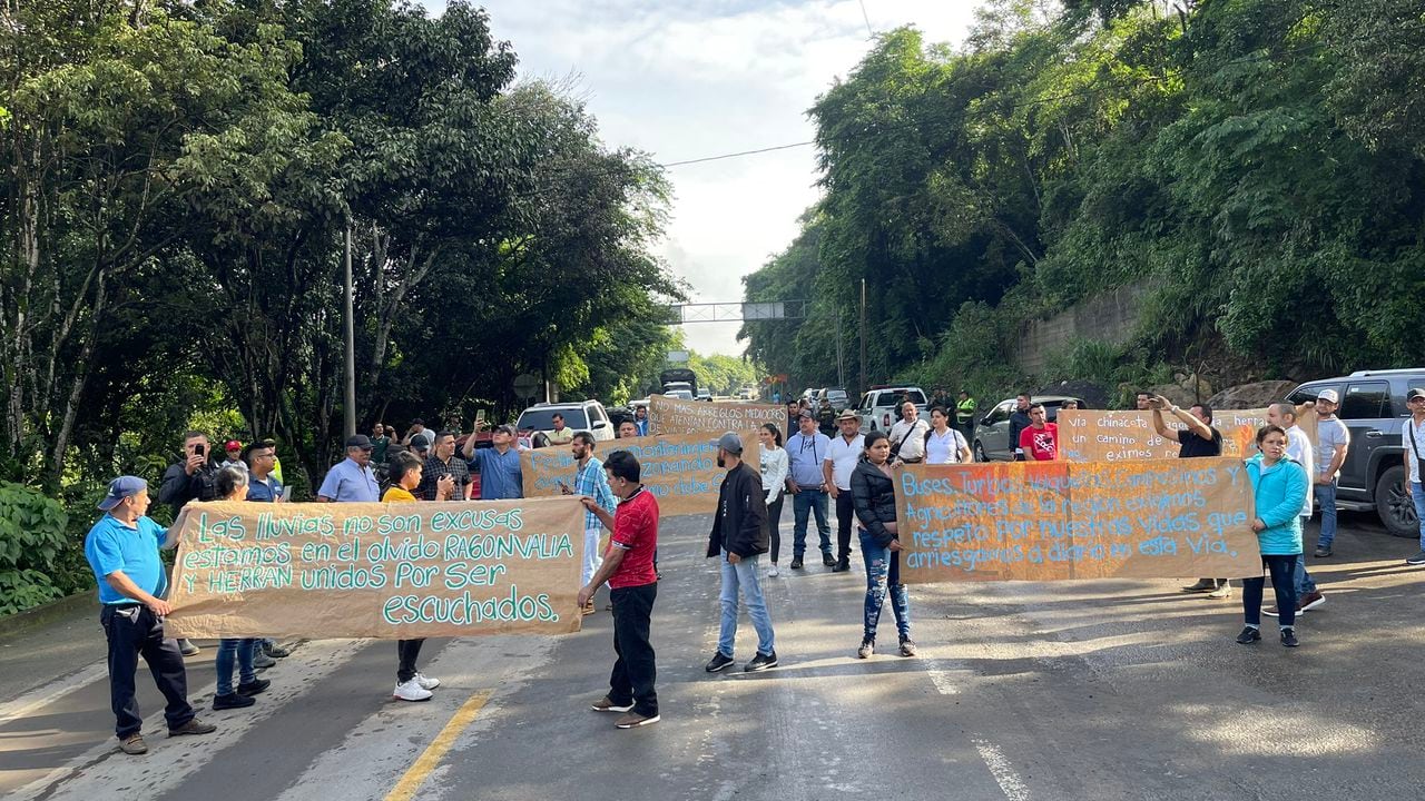 Los manifestantes exigen la presencia del gobernador de Norte de Santander.