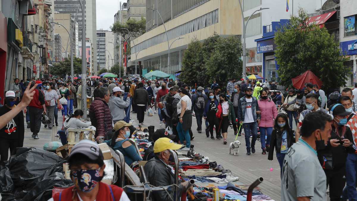 Bogota septimazo domingo
economía informal
vendedores ambulantes 
aglomeraciones en la pandemia del coronavirus
junio 27 del 2021
Foto Guillermo Torres Reina / Semana