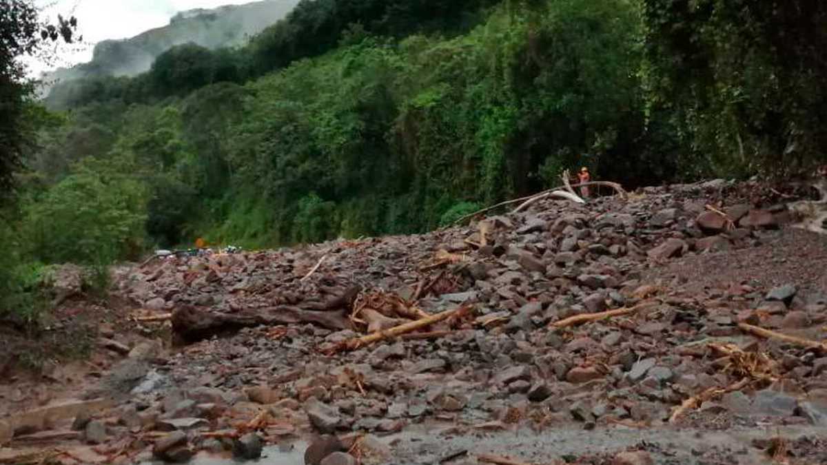 Deslizamiento entre Medellín - Manizales.