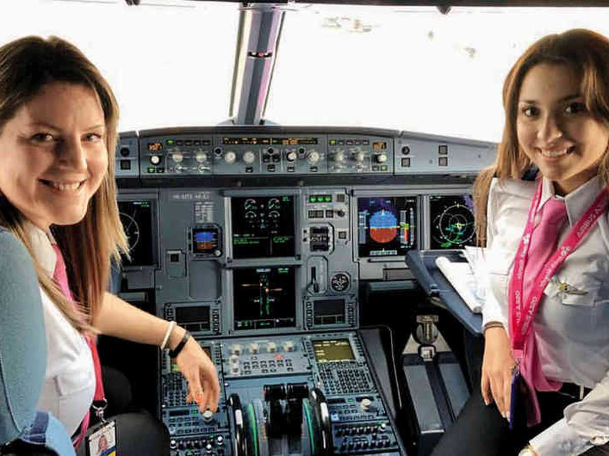 Viva Air cuenta con un total de 350 tripulantes, de los cuales más de 200 son auxiliares de vuelo femeninas y ocho mujeres en cargo de piloto y copiloto.