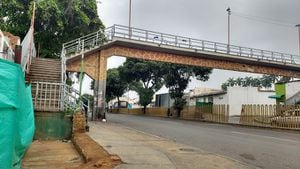 La demolición del puente hace parte de los trabajos de urbanismos de un colegio de Bucaramanga.