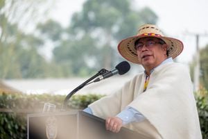 El presidente Gustavo Petro pidió que a los campesinos se les enseñe de energías limpias.