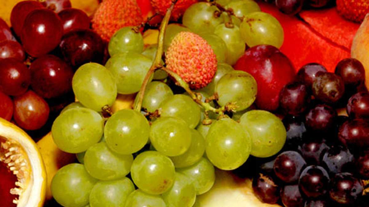 Las uvas aunque son una fruta pequeña, guardan numerosas y grandes propiedades nutricionales.  