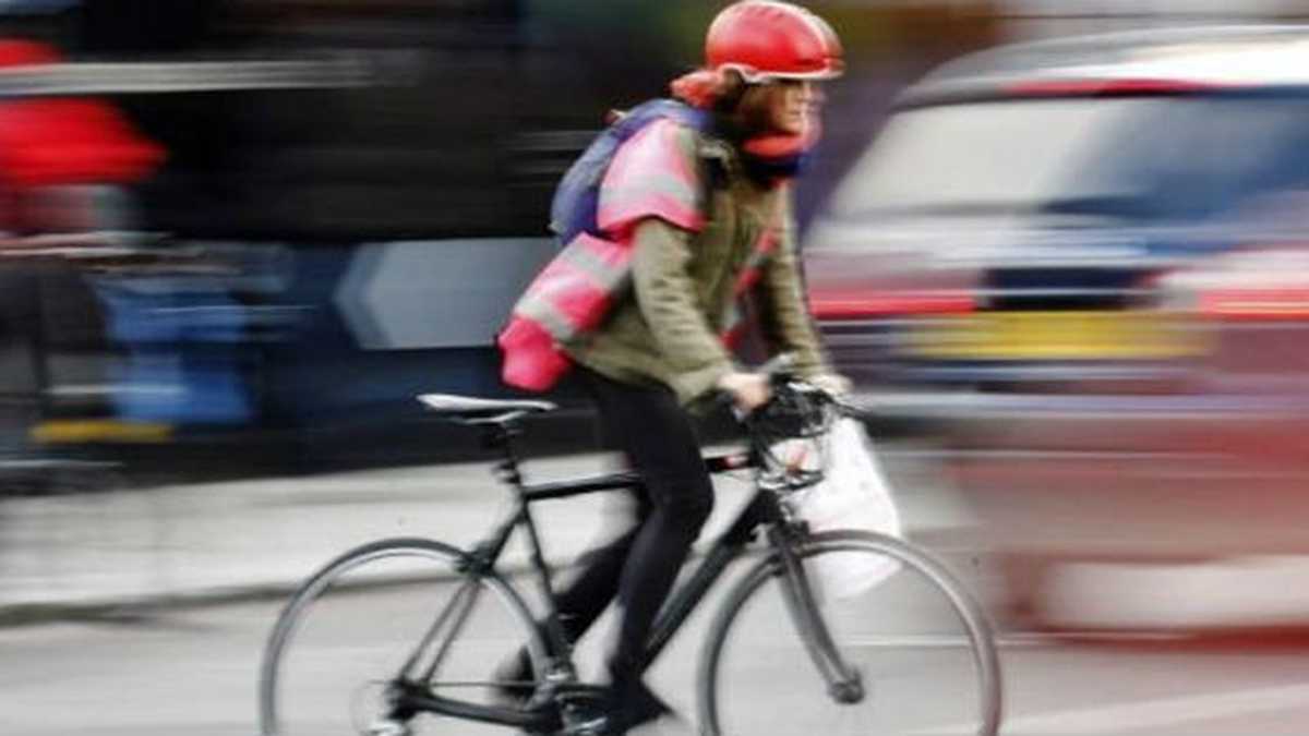 Se recomienda no practicar el ciclismo en las ciudades con aire contaminado por más de una hora. Según la Organización Mundial de la Salud, Bogotá y Medellín hacen parte de las ciudades con más polución en América Latina. 
