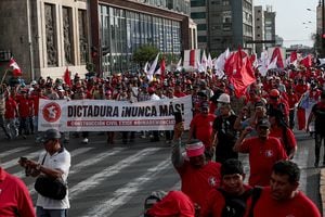Sectores que se oponen a la presidente Dina Boluarte convocaron a nuevas movilizaciones para el 19 de julio. (Imagen de archivo. Protestas en Lima contra el gobierno de Boluarte, 9 de febrero de 2023).