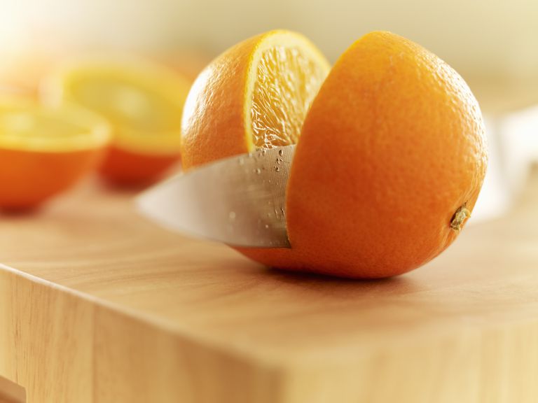 Esta fruta es una fuente principal de vitamina C.