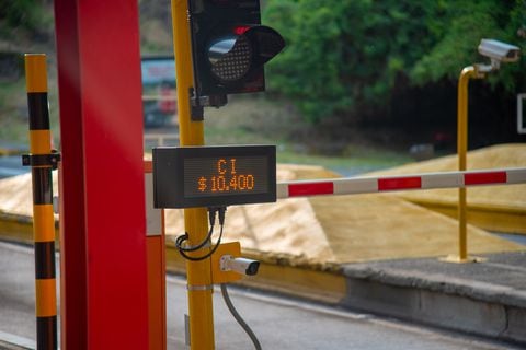 Red light at a toll traffic light on a Colombian highway.