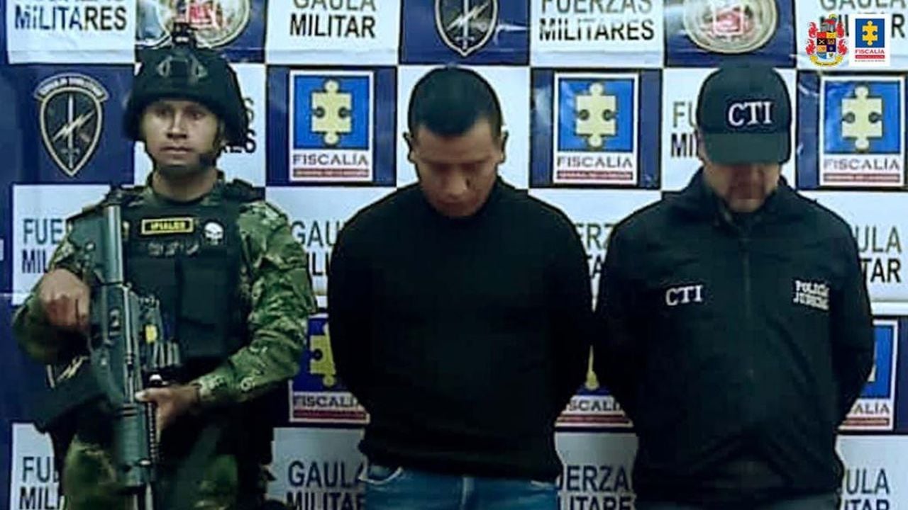 Los uniformados fueron capturados por el Cuerpo Técnico de Investigaciones y luego de recibir tres millones de pesos.