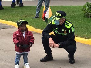 Yanfry visitó las instalaciones de la Policía Nacional