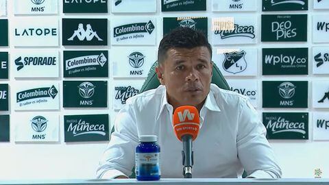 Hernando 'El Cocho' Patiño en rueda de prensa luego de la derrota ante Águilas Doradas.