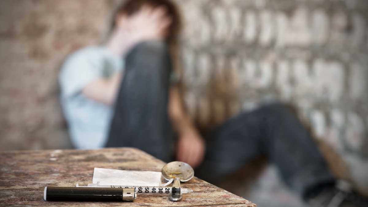 En lo profundo de la adicción a la heroína: un viaje entre el placer y el dolor