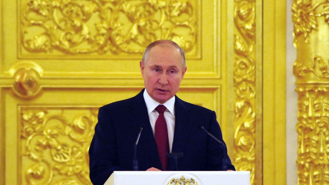 Vladimir Putin amenaza con "romperle los dientes" a quienes ataquen a Rusia