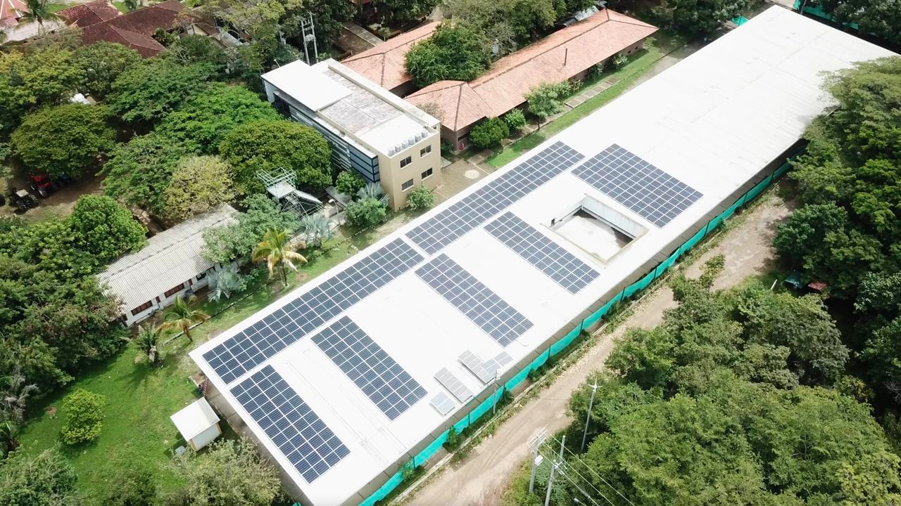 Entregan planta solar fotovoltaica que beneficiará a cerca 2000 aprendices y funcionarios del centro de formación del Sena en Casanare.