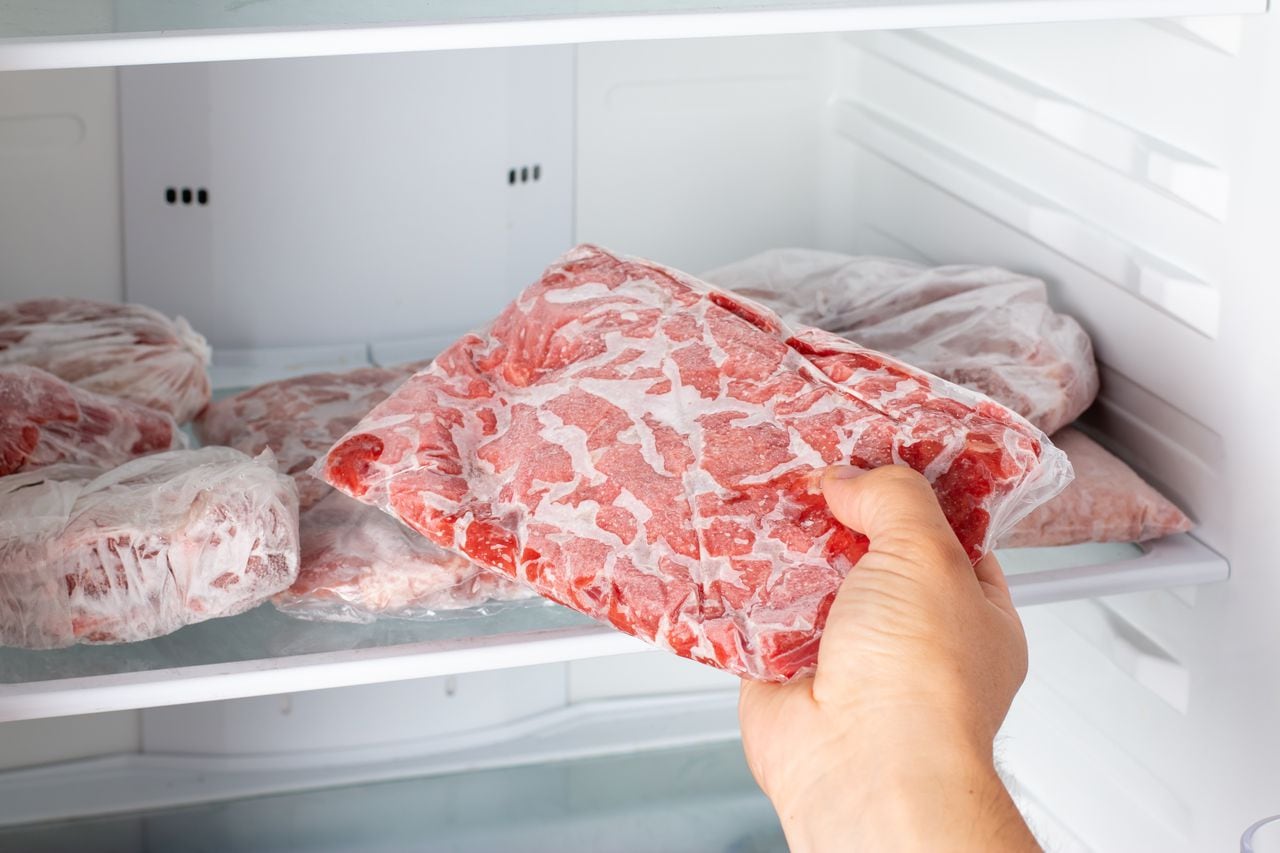 La carne se debe conservar a una temperatura adecuada.