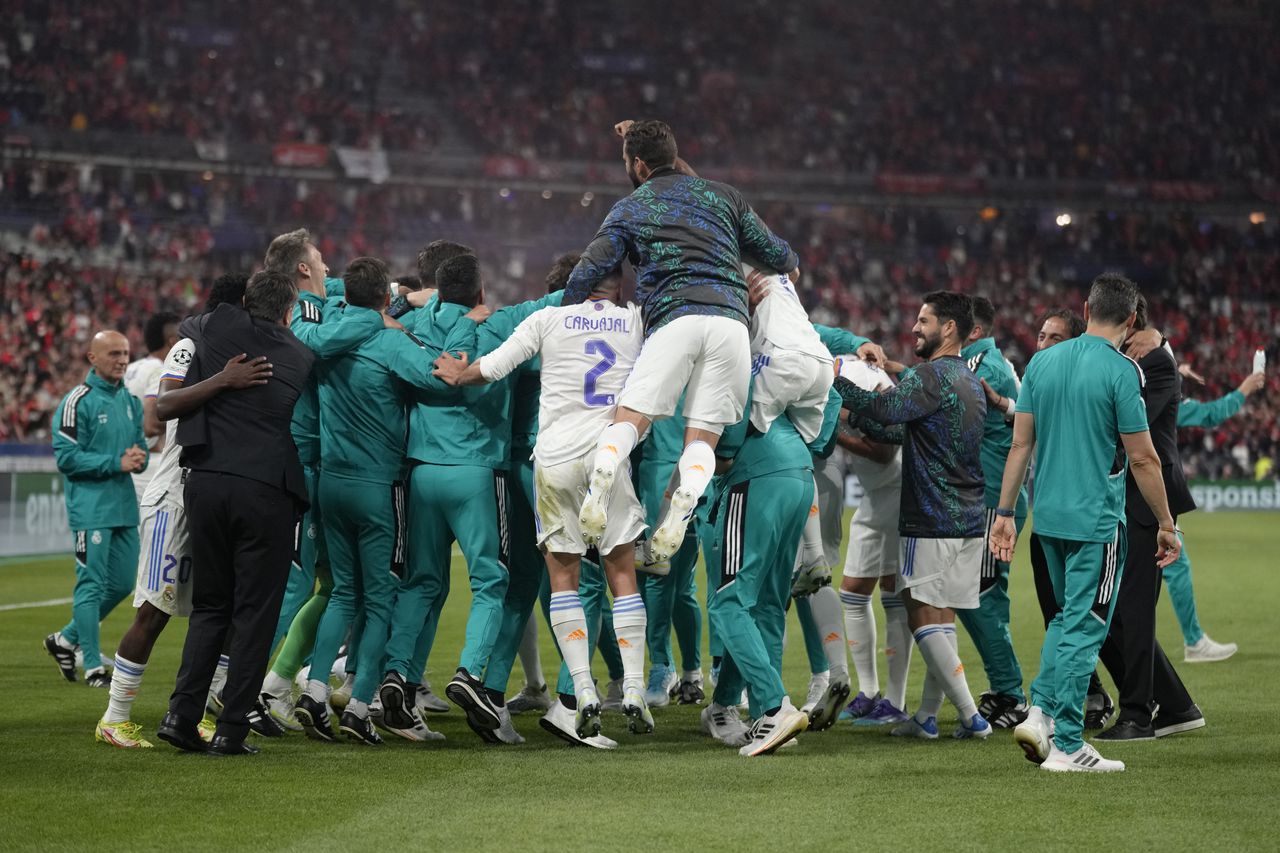Real Madrid celebrate winning the Champions League final soccer match between Liverpool and Real Madrid at the Stade de France in Saint Denis near Paris, Saturday, May 28, 2022. Real Madrid won 1-0. (AP Photo/Kirsty Wigglesworth)