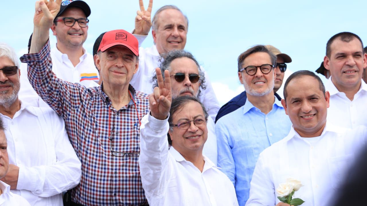 El presidente Gustavo Petro cruzó la frontera para saludar a autoridades venezolanas.