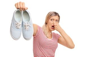 El mal olor en los pies puede ser generado por exceso de sudoración.