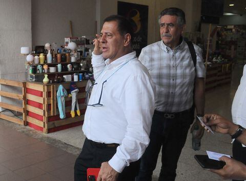 Cali: Política, Rueda de prensa con el candidato Tulio Gómez luego de su inscripción como candidato a la gobernación del Valle del Cauca.
