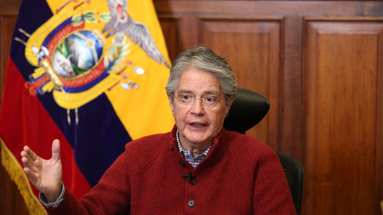 El presidente de Ecuador, Guillermo Lasso, ha tenido que cambiar su gabinete de ministros luego de varias renuncias. Foto: AFP.